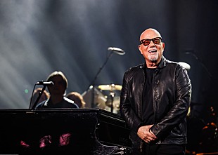 「ビリー・ジョエル、脳疾患の診断を下した医師に“ライブが脳の神経にダメージを与えていた”と告げられたと明かす」