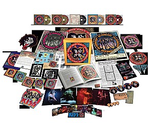 KISS「KISS、『地獄のロック・ファイアー』50周年記念盤発売決定　初来日公演実況録音盤を収録」