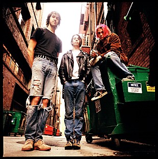 「ニルヴァーナ、「Smells Like Teen Spirit」発売35周年を記念して和訳付きMV公開」