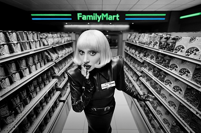 「レディー・ガガ、ファミマでスタイリッシュに働くコラボCM放映」1枚目/1