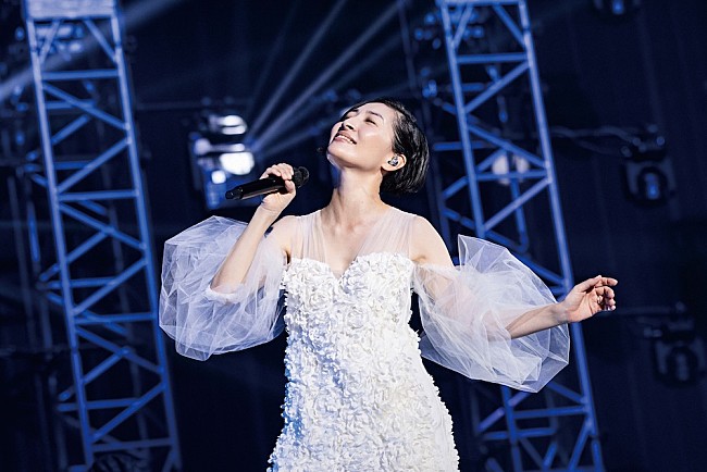 「坂本真綾、有明アリーナでの30周年記念ライブを完全収録した映像作品を12/9にリリース」1枚目/1