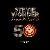 「スティーヴィー・ワンダー、『キー・オブ・ライフ』発売50周年の日に未発表4曲公開」1枚目/2