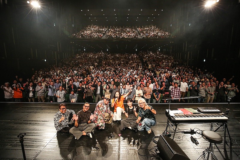 「＜ライブレポート＞谷村有美「ただいまー！」、15年ぶりの大阪公演にファンが熱狂【コンサート2026「こころのうた」】」1枚目/11