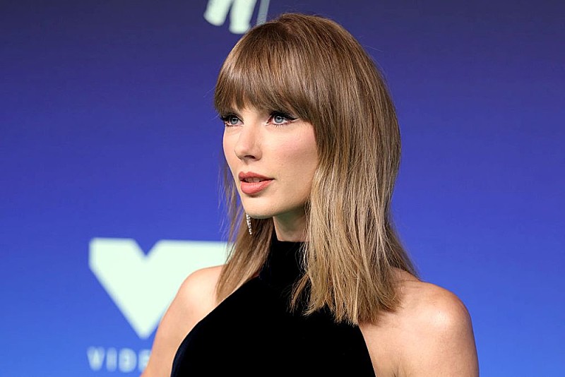 「テイラー・スウィフト、シャーリーズ・セロンとコールマン・ドミンゴを称える【2026 アカデミー・ミュージアム・ガラ】でパフォーマンスへ」1枚目/1