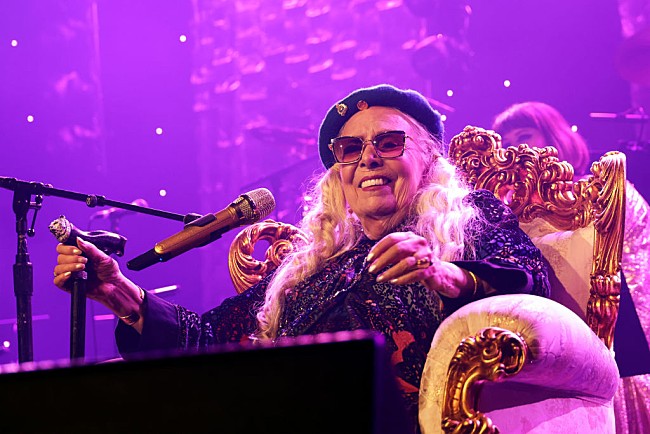 「ジョニ・ミッチェル、カナダから渡米62年を経て米国市民権取得」1枚目/1