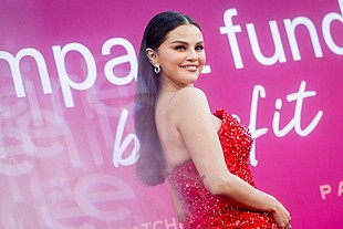 「セレーナ・ゴメス、ニコチン入り電子タバコで声が"変わってしまった"と嘆く「本当にバカだった」」