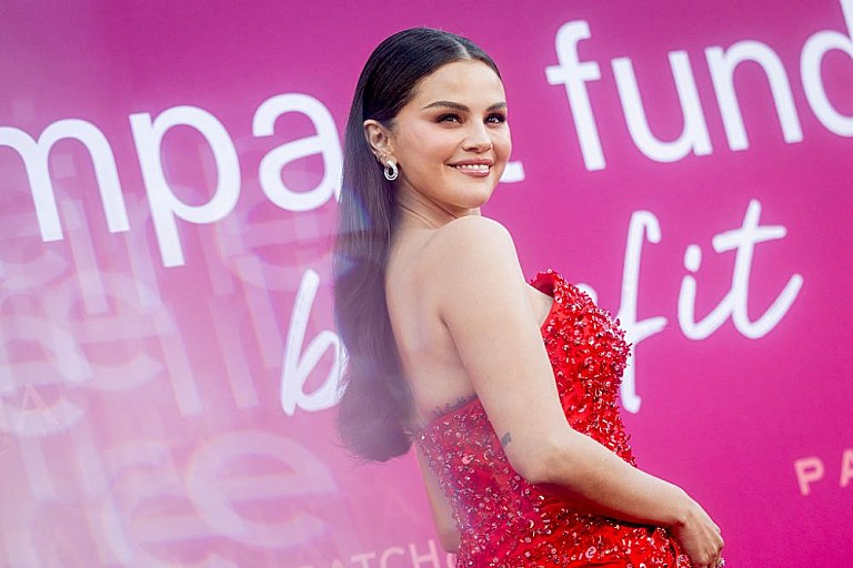 セレーナ・ゴメス「セレーナ・ゴメス、ニコチン入り電子タバコで声が"変わってしまった"と嘆く「本当にバカだった」」