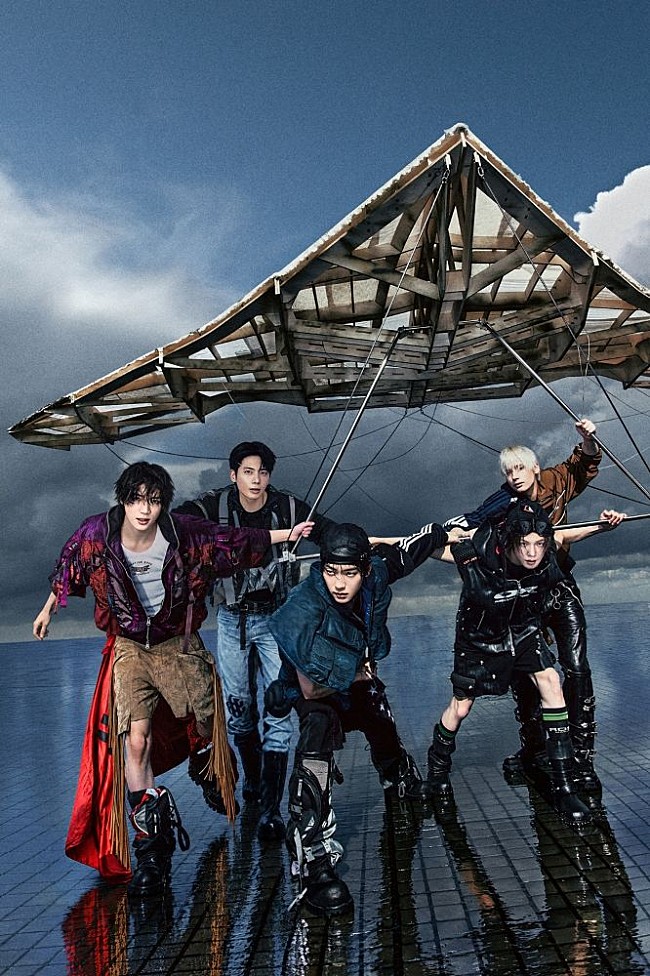 「TOMORROW X TOGETHER、ミニアルバム『PERFECT STORM』コンセプトフォト「RIDE THE STORM」を公開」1枚目/6