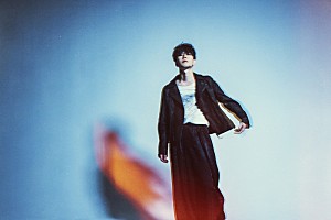 TK from 凛として時雨「TK from 凛として時雨、多彩なアンサンブルが絡み合う新曲「アシデマトイ」配信リリース」