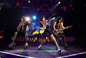 KISS「KISS、最後のツアーに密着した2部構成ドキュメンタリー11月公開＆予告編解禁」