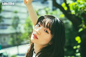 ＜インタビュー＞幼い時の記憶が、背中を押した――にしなが、映画『モブ子の恋』主題歌「クローバー」に込めた“自由”と“生命力“