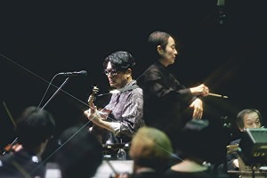 ＜ライブレポート＞KIRINJIの奥深い音楽世界をフルオーケストラが照らし出す──サントリーホールで迎えた感動のクライマックスと次なる境地